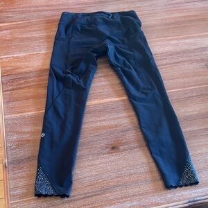 lululemon athletica woman’s  Black Leggings with Scalloped Dot Trim